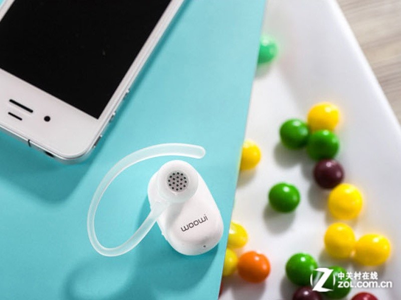 【高清图】纯白优雅诱惑 白苹果最配蓝牙耳机
