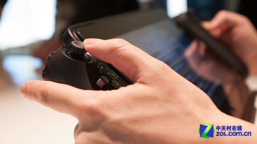 ͻ Razer EdgeϷƽԲ 