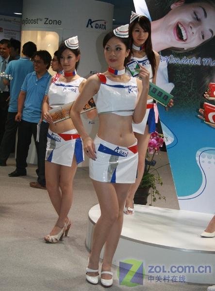 【高清图】比空姐还养眼 威刚性感制服美女图