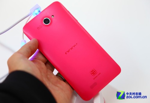 阿里云开发者大会新机朵唯C1&S2参展_朵唯