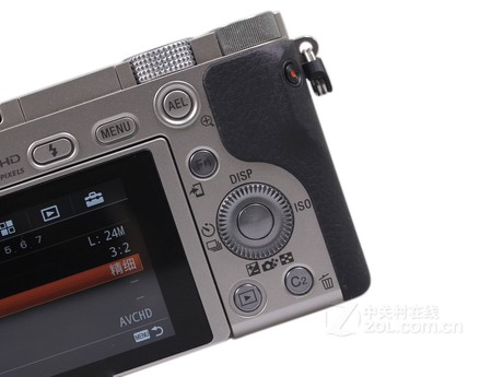 【100D白色限量版套机 40mm和ILCE-6000哪