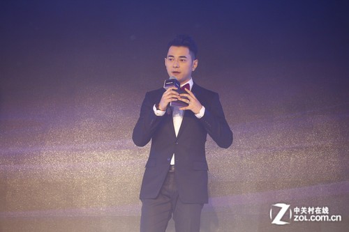 林志颖Angelababy现身 美图手机2发布_美图秀