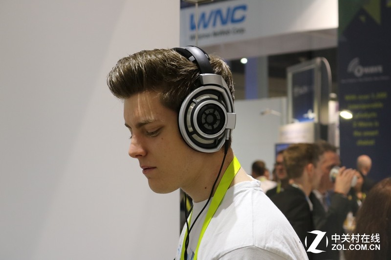 【高清图】HD800S亮相!森海塞尔CES2016展