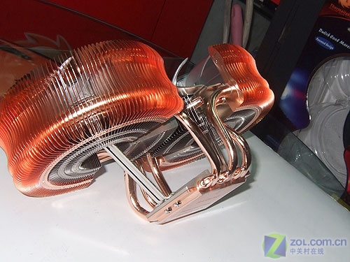 ��6���ȹ� Tt DuOrb CPUɢ������630ԪͼƬ����,ͼ4-ZOL�йش����ߵ�4��