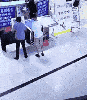 【高清图】 惊心动魄三十秒:数吨玻璃压扁装卸工 图5