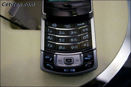 不同凡响的滑盖 三星横纵屏手机B2300 