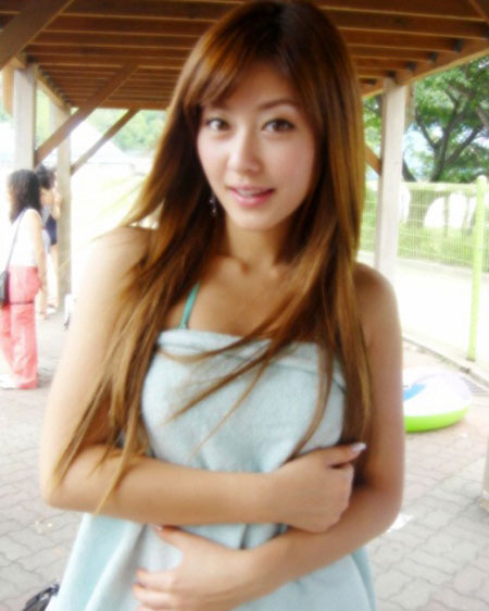 低胸衣超短裙手机拍摄的韩国清纯美女_手机_手