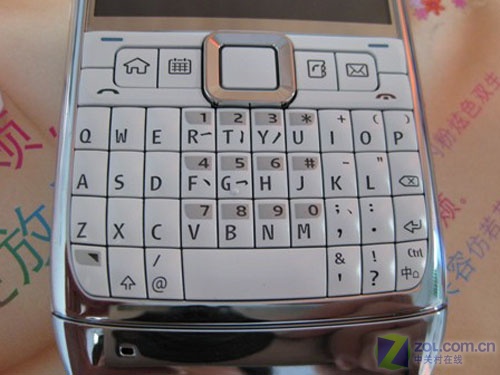 ����Ů��� ŵ����E71��ɫ���ռ���ͼƬ����,ͼ3-ZOL�йش����ߵ�3��