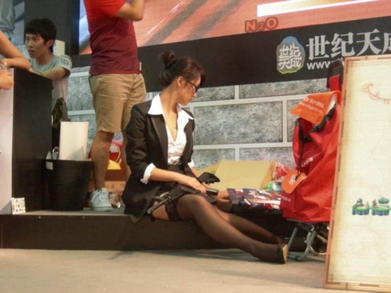 眼镜 黑丝 csol崔智云cos引爆人气焦点 (1/4)