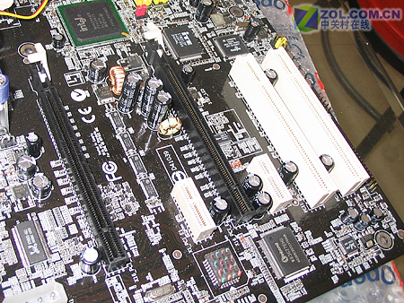 ���ں��� AOpen�ƶ���975Xʵ���ع�ͼƬ����,ͼ5-ZOL�йش����ߵ�5��