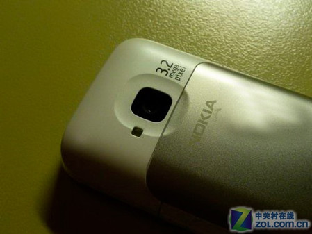 直板造型毫无新意 诺基亚C5真机首次曝光