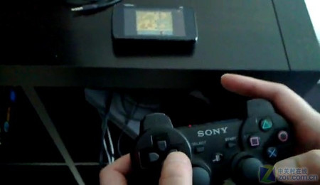 电视输出+PS3手柄 诺基亚N900变身游戏机