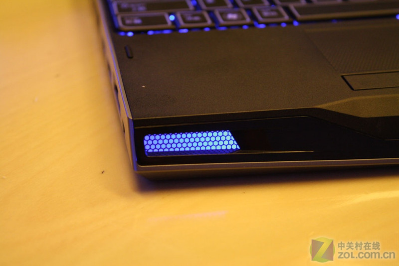 С�ͺ�ը�� Alienware M11x�׷�ͼ��ͼƬ����,ͼ1-ZOL�йش����ߵ�1��