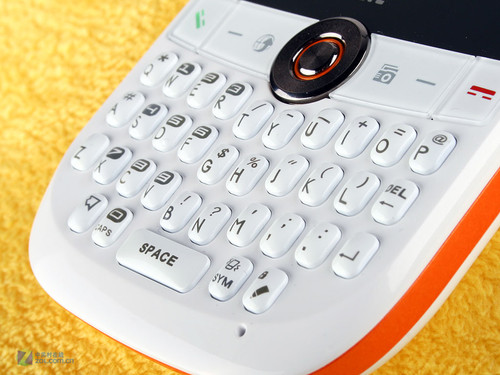 ˫˫+QWERTY<A href=http://www.zhujiangroad.com/price/keyset.html TARGET=_blank><u><font color=#000000></font></u></a> X990ϸ 