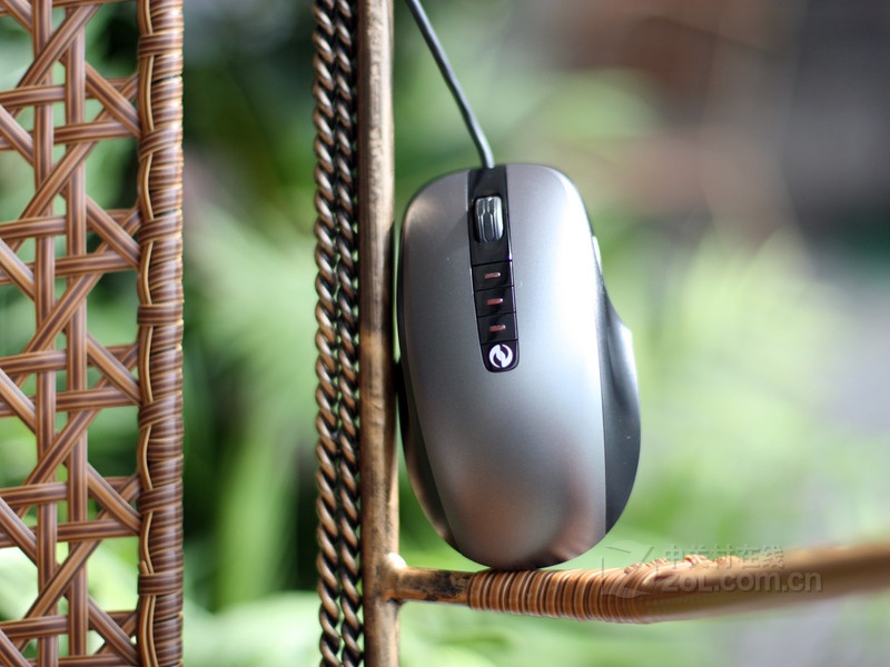 【美女图】微软战雷鲨x3银灰色外观图片 图14