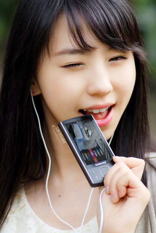 可收看移动电视三星新品YP-RB美女图赏_三星YP-RB(4