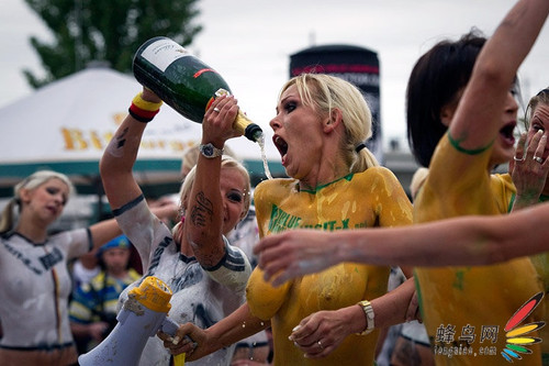 德国女优彩绘<em>人体</em>迎首战_行摄频道_蜂鸟网