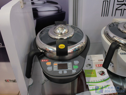 小机器大厨艺 神奇的田山机器人炒菜机