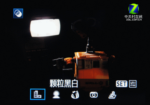 这五种滤镜分别是:颗粒黑白,柔焦,鱼眼效果,玩具相机和微缩景观效果.