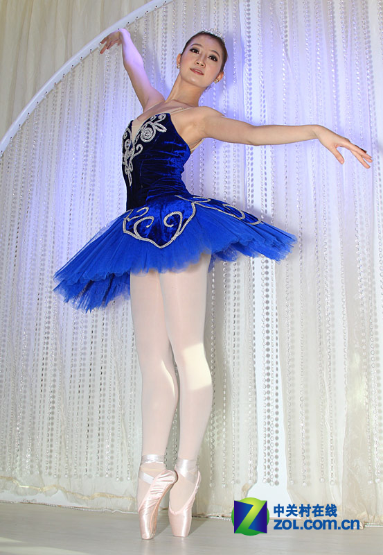 P&E2011:清新脱俗 宾得展台惊现芭蕾公主-第