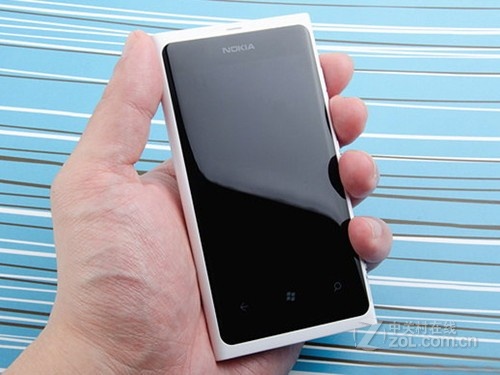 高人气WP7手机 行货诺基亚800价格再走低_诺
