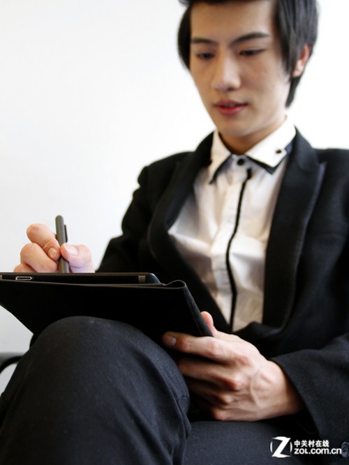 快商务更高效 E人E本T4与传统平板对比 