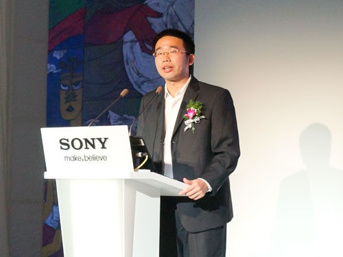 微单TM也“自拍”索尼推出四款α新品