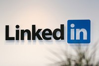 LinkedIn拒绝电话联系 仅提供网络渠道
