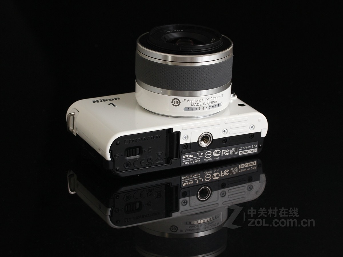 尼康nikonj1_尼康d300与尼康d2x_尼康d2x和尼康d3x哪个更好