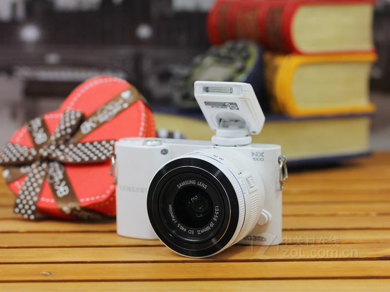 【室内效果图】三星NX1000白色正面图片 图2