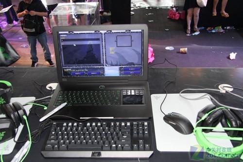 洋妞 DOTA一个也不少 Razer展台美女秀