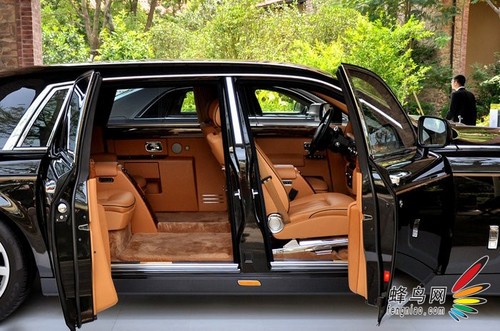 唯有精心挑选的世界上最好的材料才能将劳斯莱