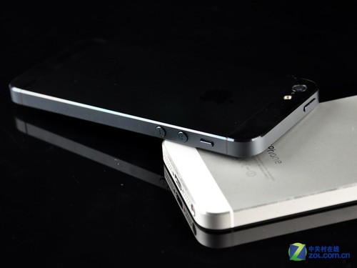 额外配转接头 电信版iPhone 5真机赏析