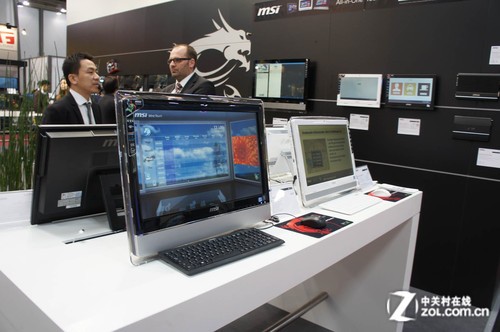 CeBIT΢��չ̨���콢����Ϸ�豸������ 
