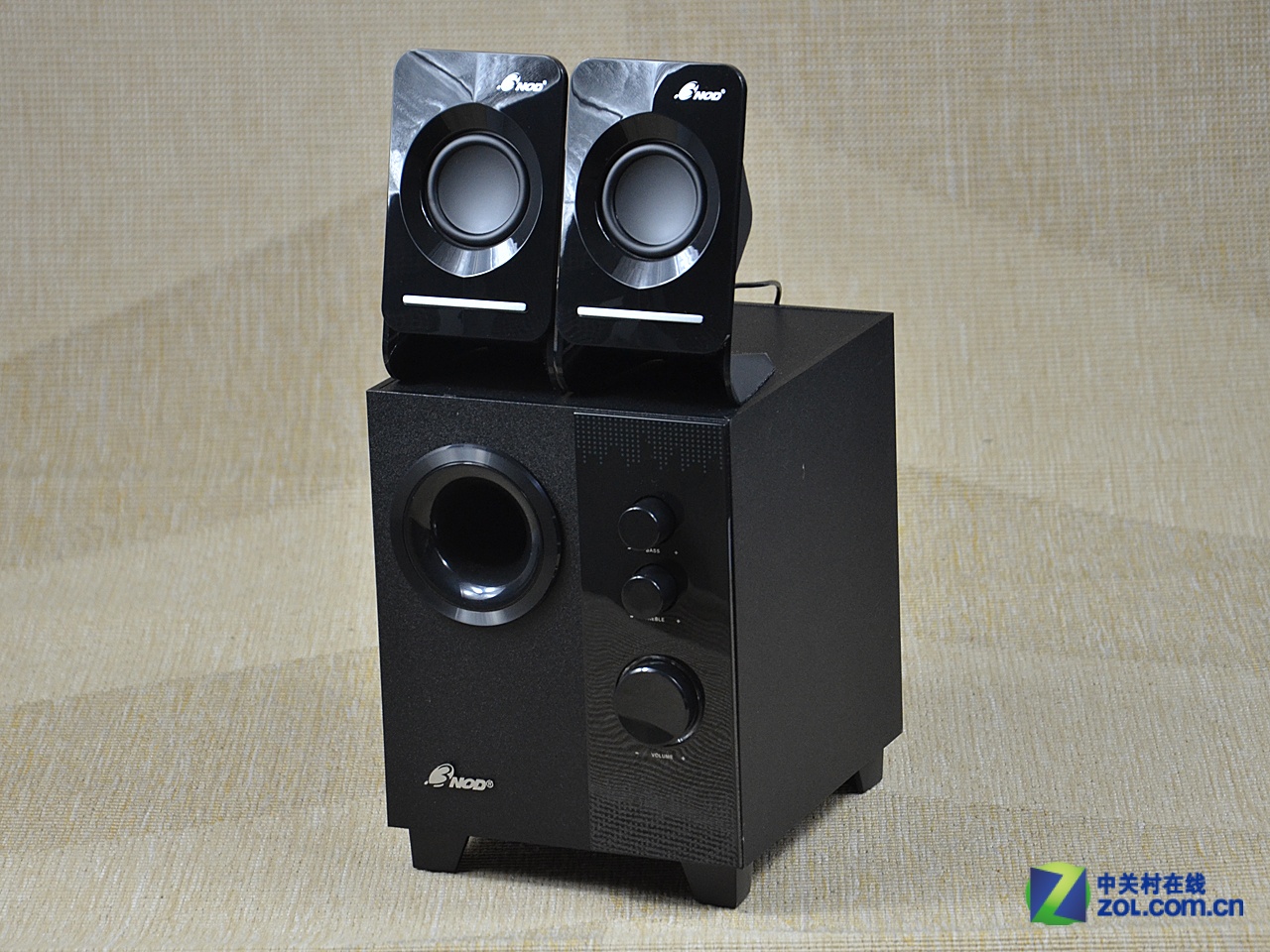 独立高音调节三诺h301电脑音箱图赏