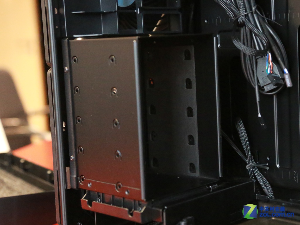 不再是垂直风道?银欣乌鸦4机箱图赏