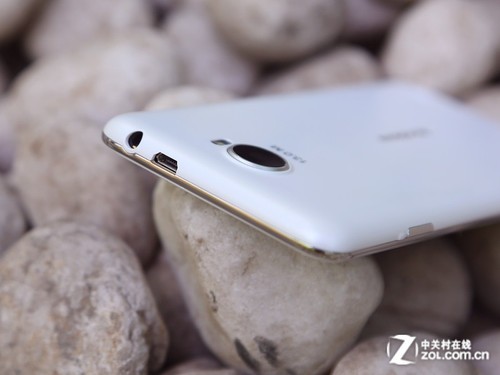 5Ӣ��1080p��Ļ1300MP �ĺ˿��MAXͼ�� 