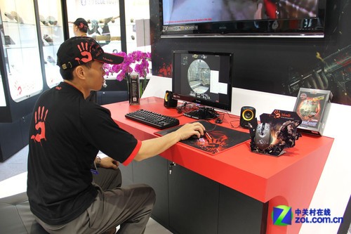 ���ػ�е�������� Ѫ������չ̨һ�� 