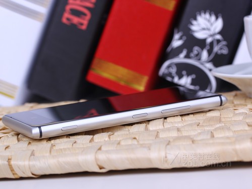 WP8超强机 诺基亚925京东降500送蓝牙