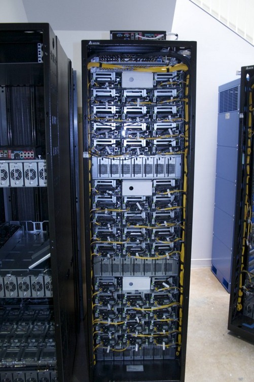 AC米兰官网-万马科技：公司的液冷服务器机柜主要应用于AI智算中心可适配不同型号的GPU等产品