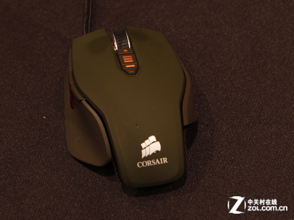 【高清图】 华硕x79 deluxe亮相idf超频交流活动图2