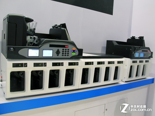 金融展:古鳌展出大型纸币清分一体机 原创