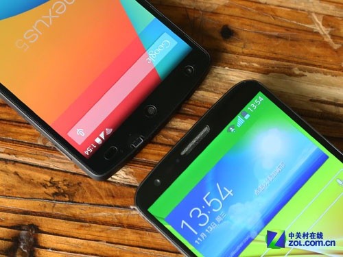 ͬ���ֵܶԾ� Nexus 5/LG G2�Ա����� 