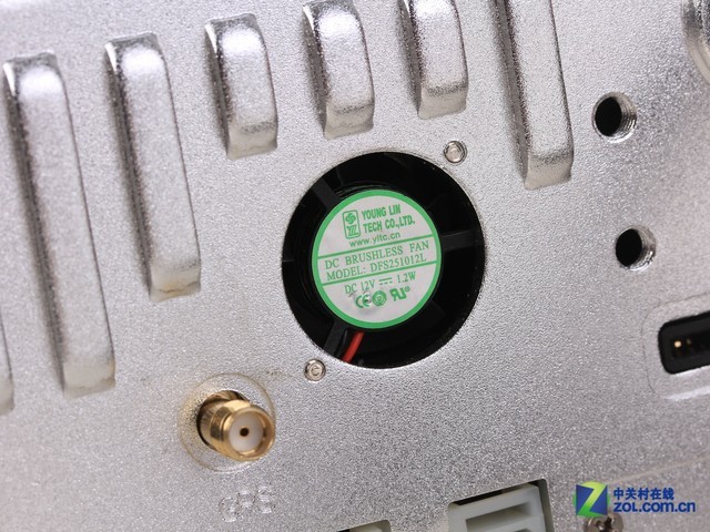 ceVfp80iRi1.jpg