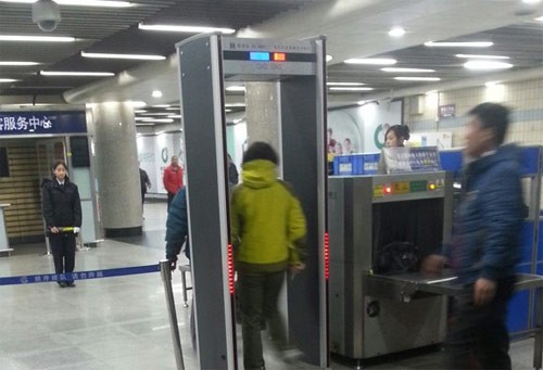 地铁天安门站试点人物同检 安检升级