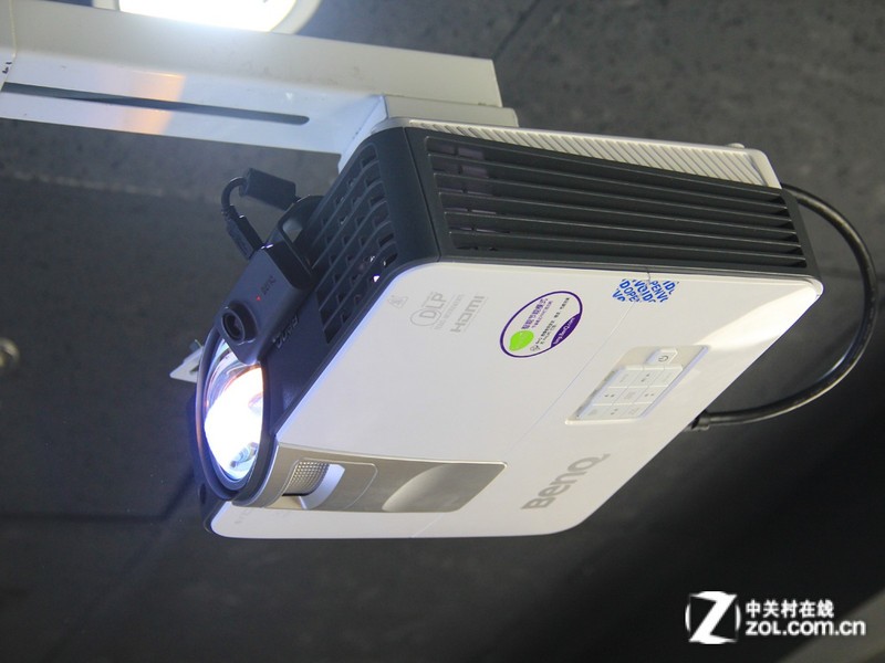 投影机 索尼投影机 索尼sw536 图片 返回综述页 3 / 26隐藏