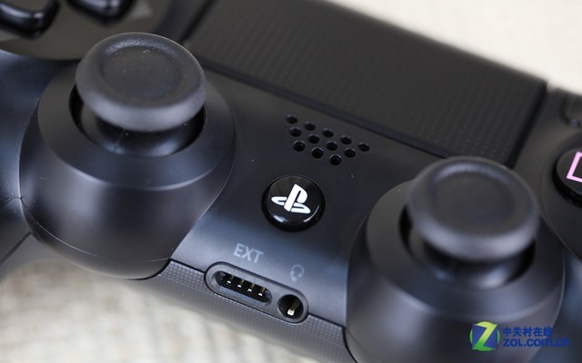 Dual Shock 4ֱϣΪṩһһЩϷָзŵϷּЧ֡ͬʱֱϻһ3.5mmӿڣҿϵͳѡýӿڵƵͣȫЧ