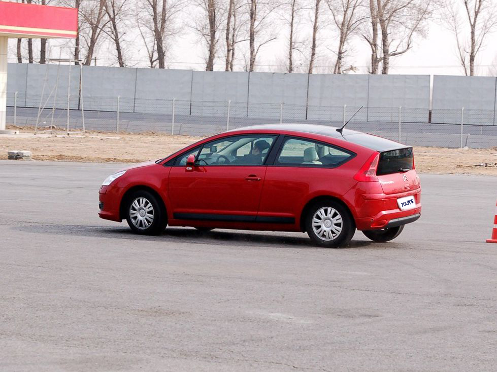 【高清图】 雪铁龙(xuetielong)c4 1.6 轿跑天窗豪华 图101