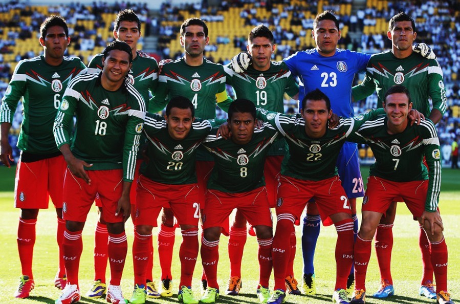 2014年巴西世界杯32强球队全家福