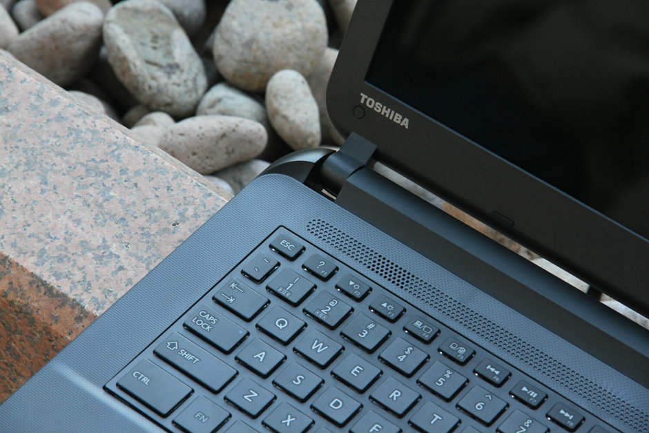 十足商务气东芝satellitec40笔记本图赏